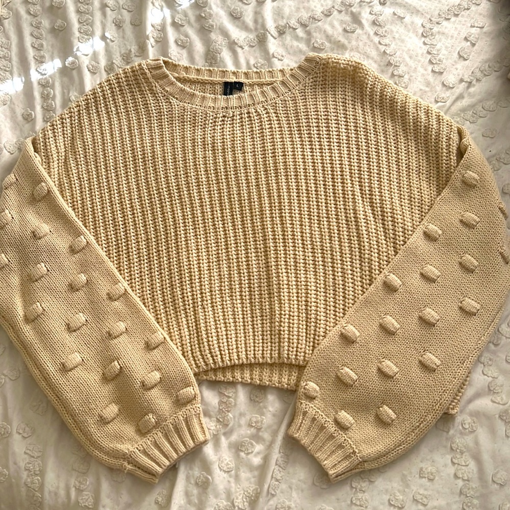 Polkadot sleeve sweater💛